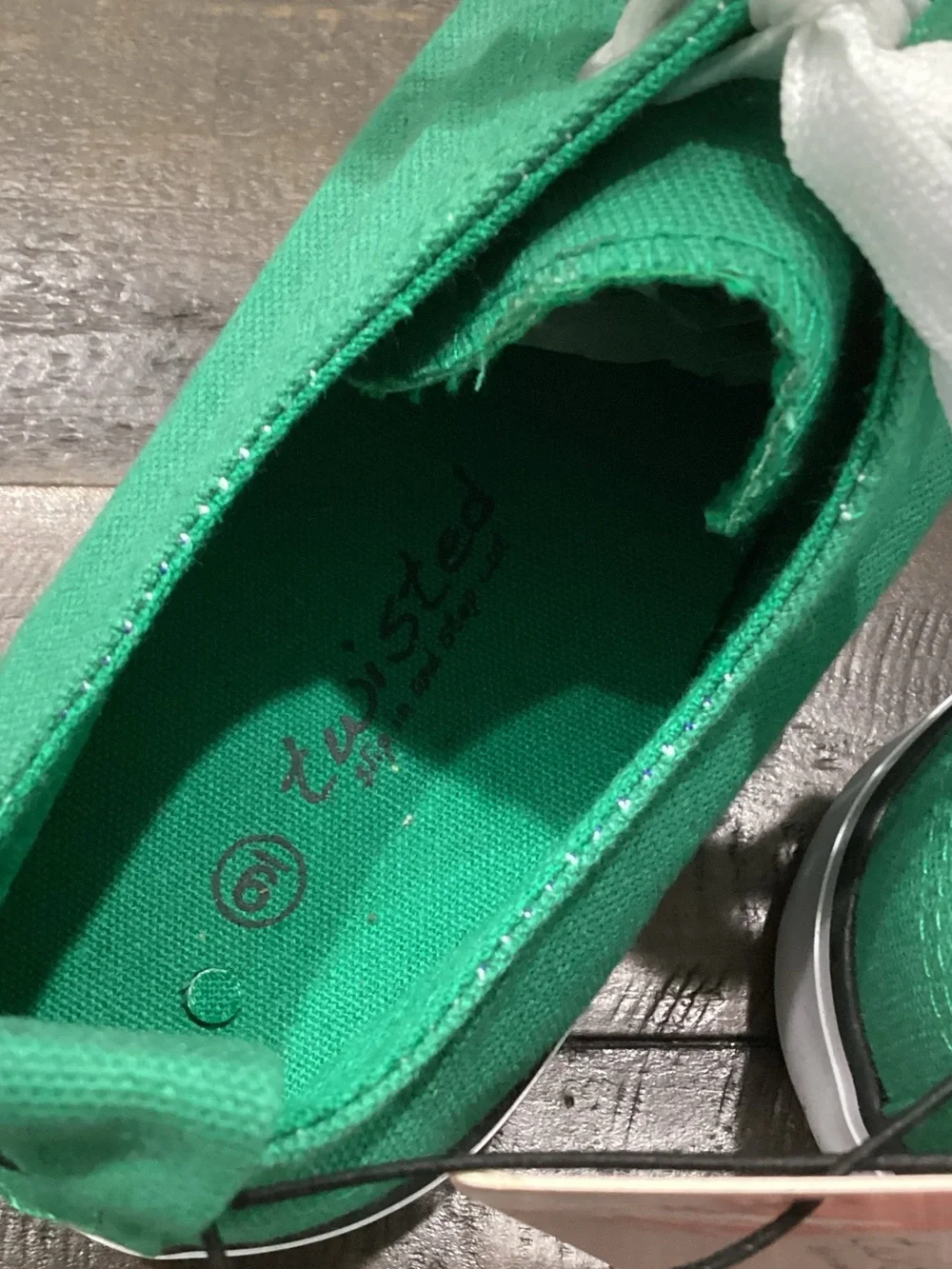 Twisted Green‎ and White Low-Top Sneakers